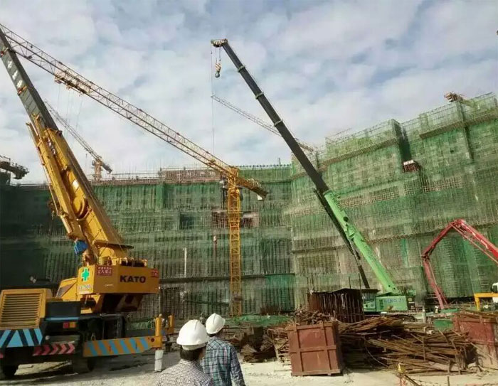 HDTC55, HDTC55E telescopic crawler crane products in Macau and real estate construction building site hoisting foundation.